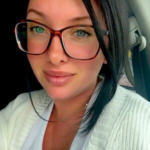 Meet your Posher, Dana